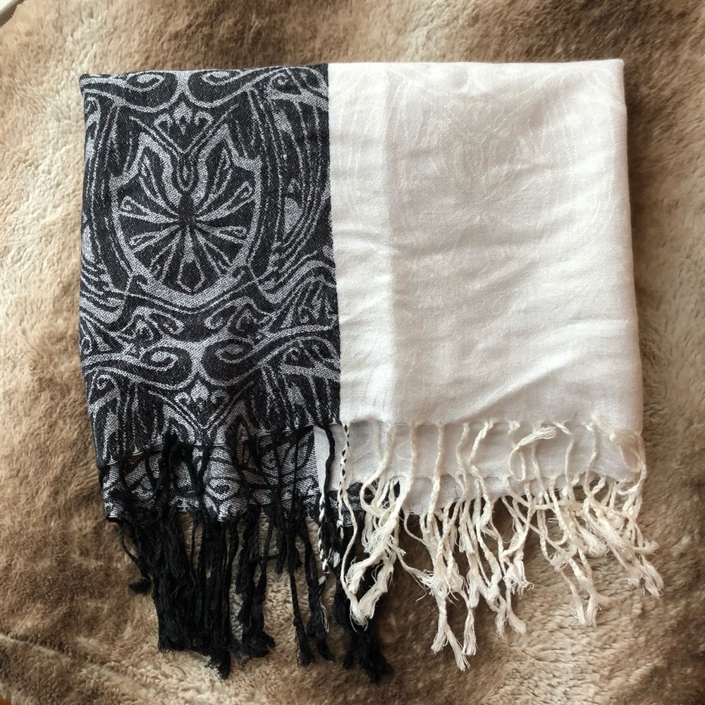 Two colors in one scarf reversible